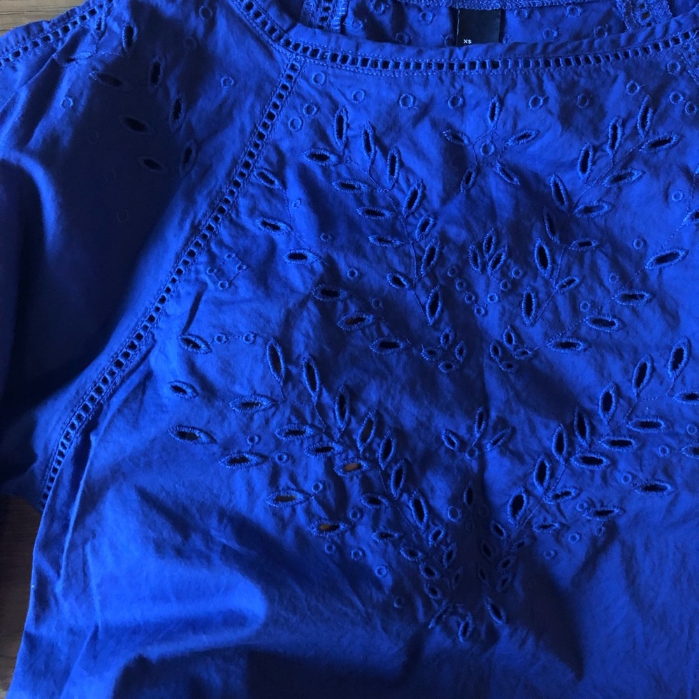 Excellent condition Gap eyelet top - Picture 4 of 6